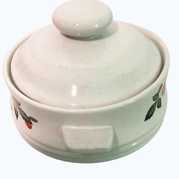 Sheffield Strawberries n Cream Stoneware Lidded Soup Bowl - Picture 7 of 10